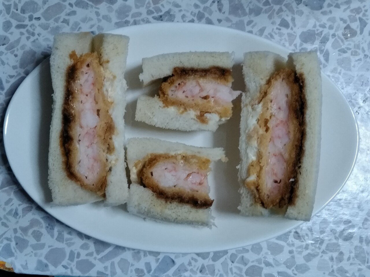 今日のはんぶんこ ɔ C えびかつサンド 大好きなえびかつサンドもらったの サンドイッチってどうして3個入りなの 真ん中が一番大きいね じゃ ままのすけ 顔文字エッセイスト 自称 Note 今日のはんぶんこ ɔ C えびかつサンド 大好きなえびかつサンドもらったの サンドイッチってどうして3個入りなの 真ん中が一番大きいね じゃ ままのすけ 顔文字エッセイスト 自称 Note