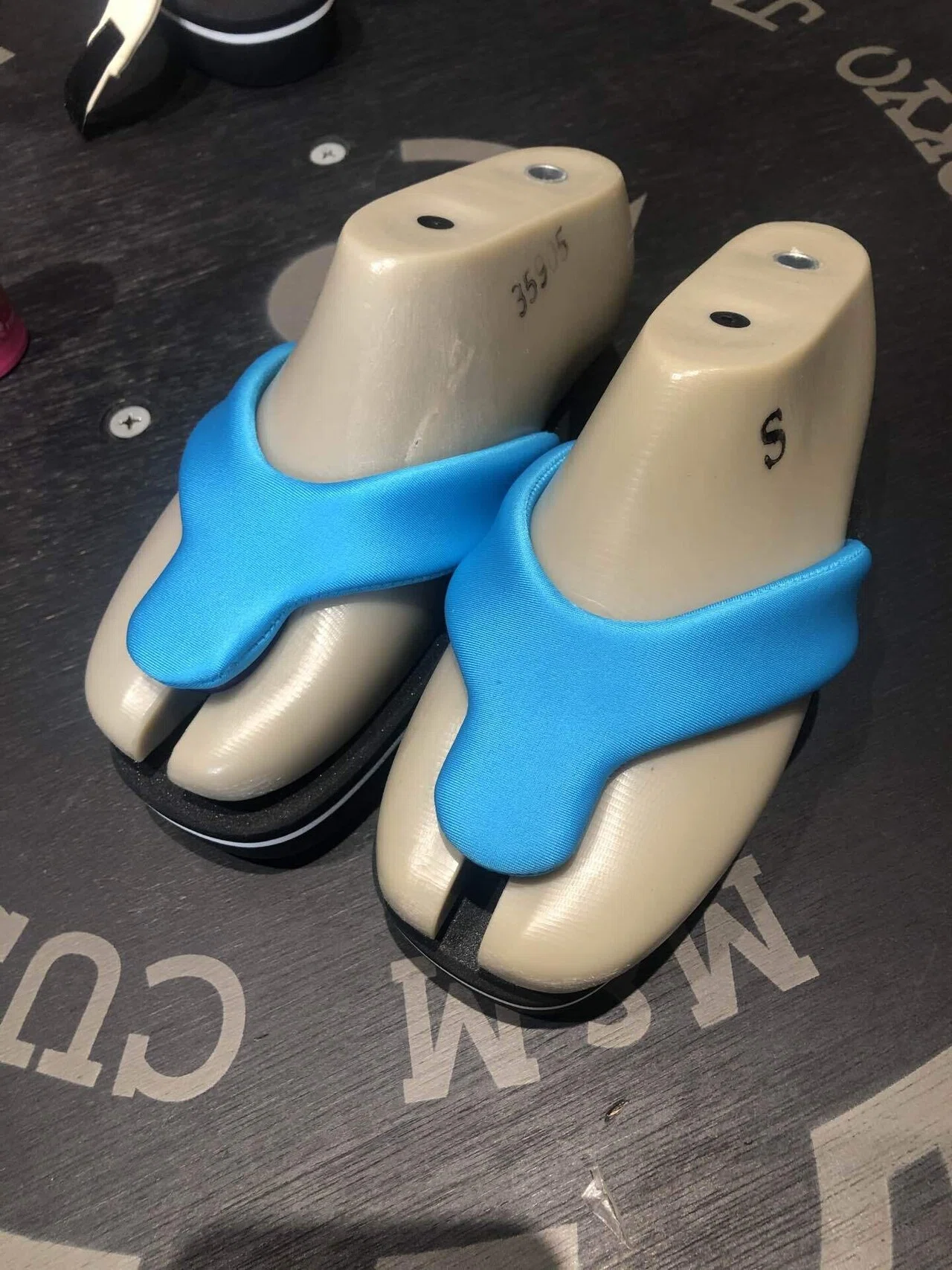 かかと革命！”足裏から姿勢を整える フットウェア『ゆびまた Kappo』の