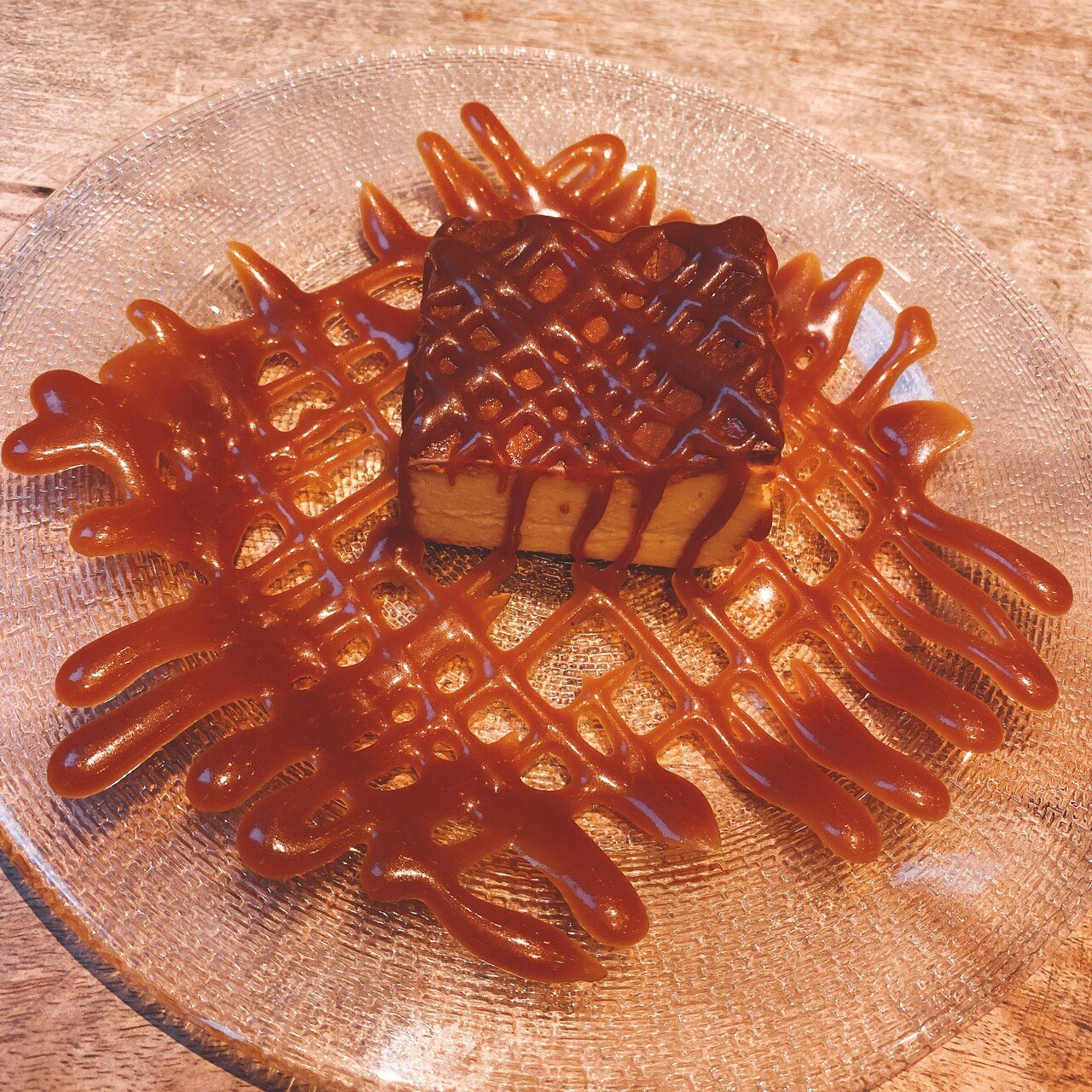 仕事の前に 大事な友人とお茶しました 焦がしキャラメルのチーズケーキがおいしかったです 銀座にあるsuzuカフェ 雰囲気も最高でおすすめです 青沼久美kumiaonuma Note