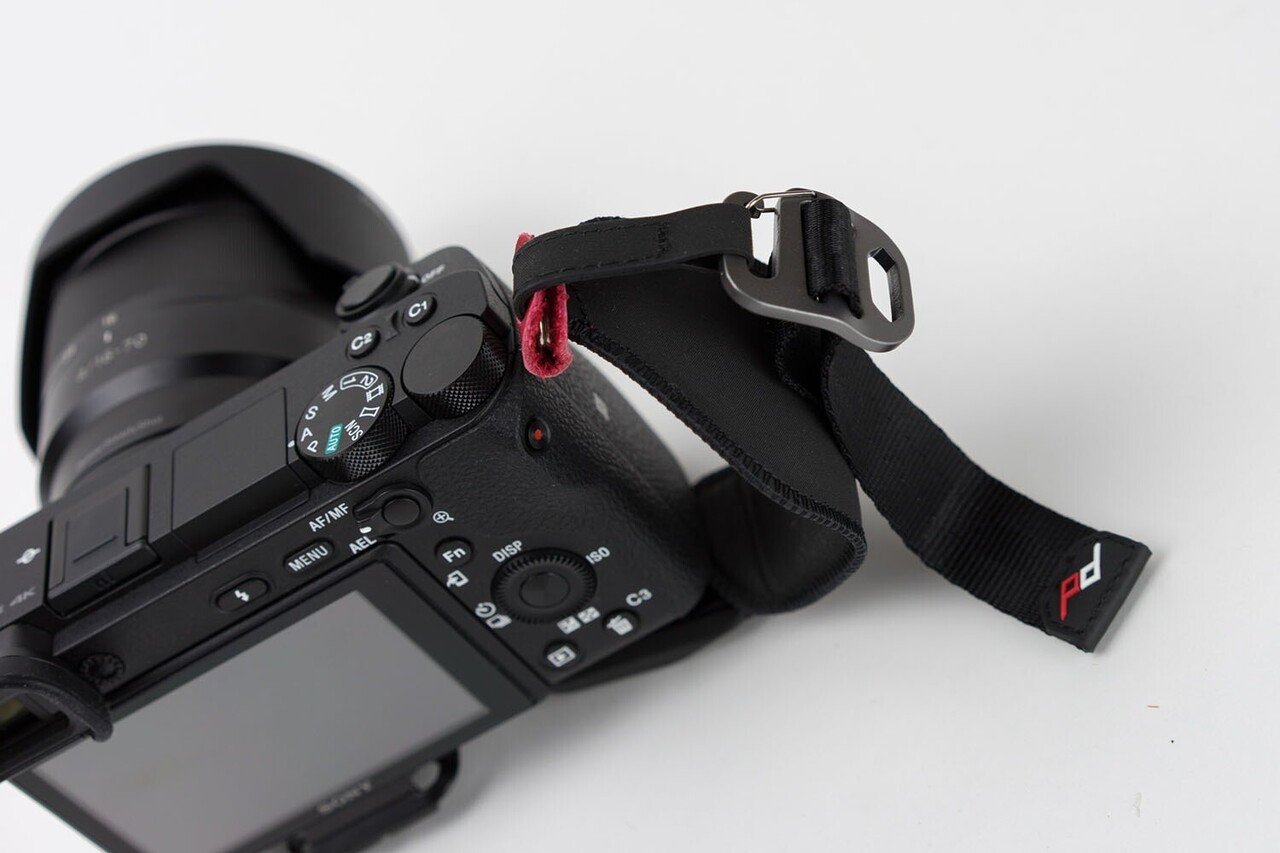 【美品】SONY α7 IV ボディ ピークデザインストラップ付 美品】SONY α7 IV ボディ ピークデザインストラップ付 ソニー α7