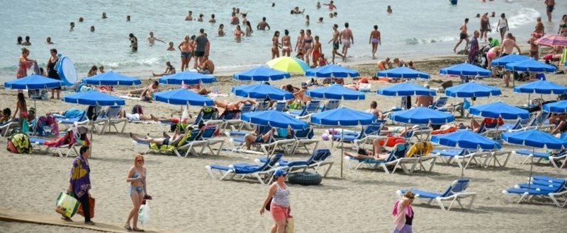 観光景気がスペイン人の雇用を回復させる