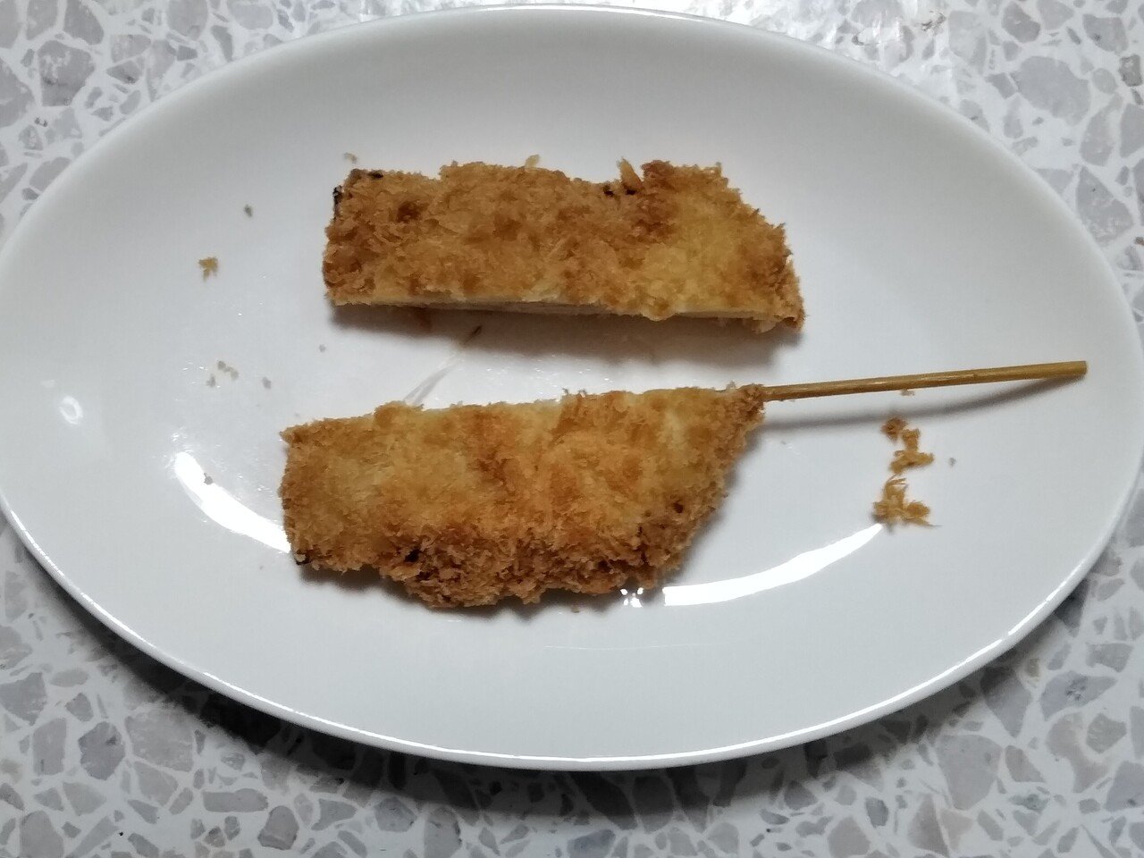 今日のはんぶんこ ɔ C 串カツ 切って串にさし 油で揚げる おー手が込んでいます むすめちゃんが作ってくれました 艸 1個残ったから二人ではんぶんこ ままのすけ 顔文字エッセイスト 自称 Note