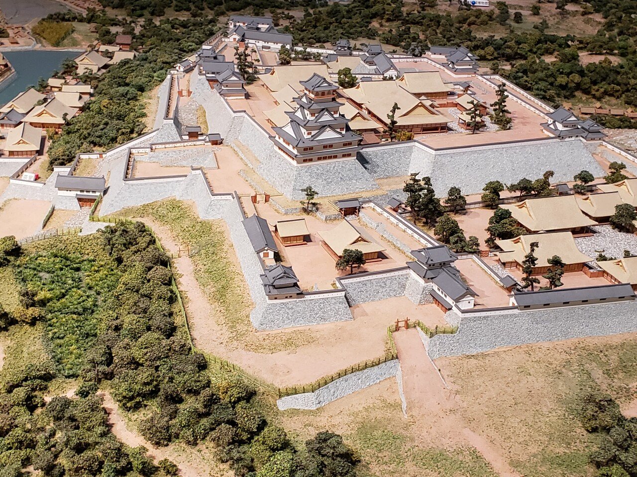 名だたる戦国武将が一斉に集った 名護屋城 戦国時代好きの皆様にとっては特別だというこの場所の写真 周辺観光 地の写真と合わせて一斉にお見せします 佐賀県情報発信所 佐賀県公式 名だたる戦国武将が一斉に集った 名護屋城 戦国時代好きの皆様にとっては特別だというこの場所の写真 周辺観光 地の写真と合わせて一斉にお見せします 佐賀県情報発信所 佐賀県公式