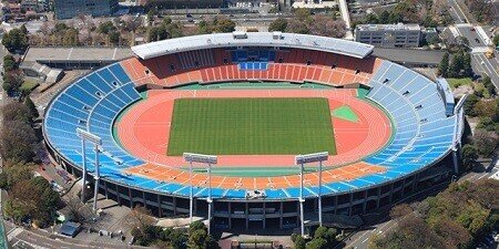 1964年の東京オリンピックの開催地であった国立競技場。  450