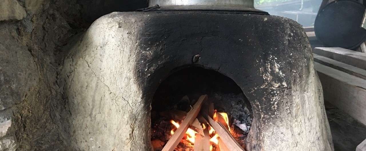かまどでご飯を炊く Shanthi Usui Note