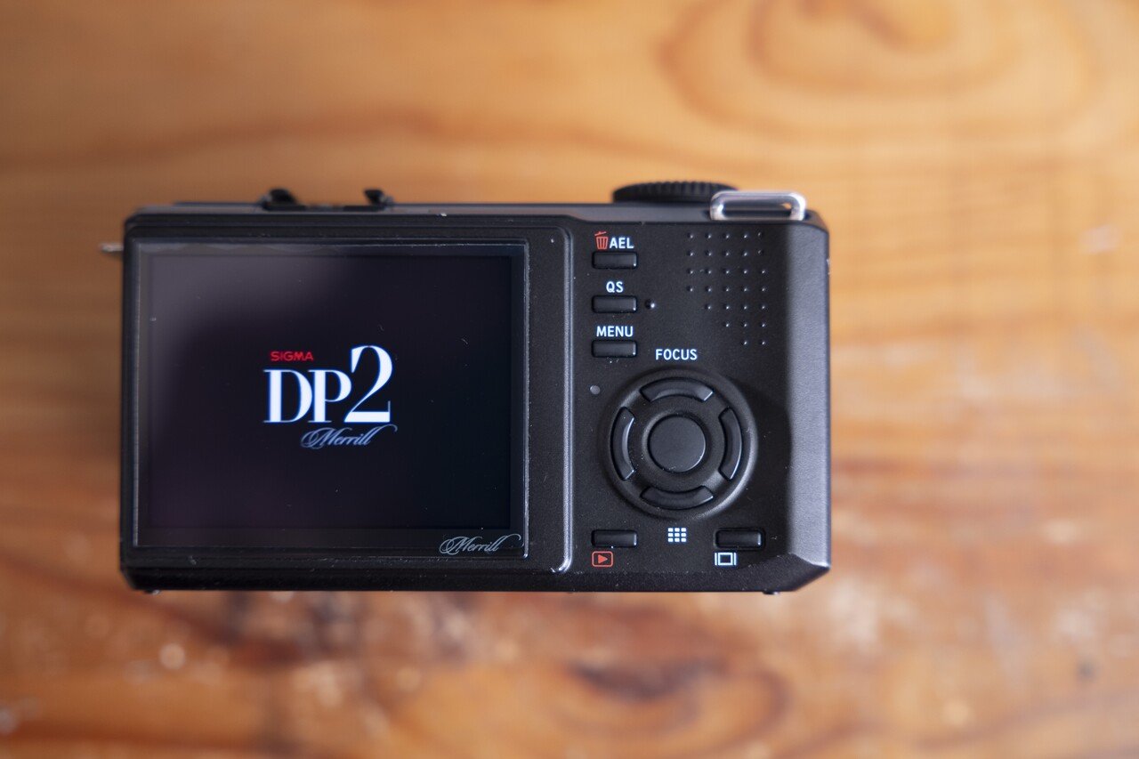 ちょっと違う感を楽しむコンデジ。SIGMA DP2 Merrill｜加藤慎平