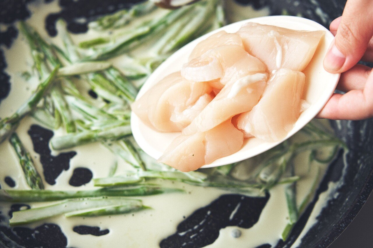 しゃきしゃきアスパラとホタテ イタリアンパセリのクリームソース 今井真実 料理家 Note