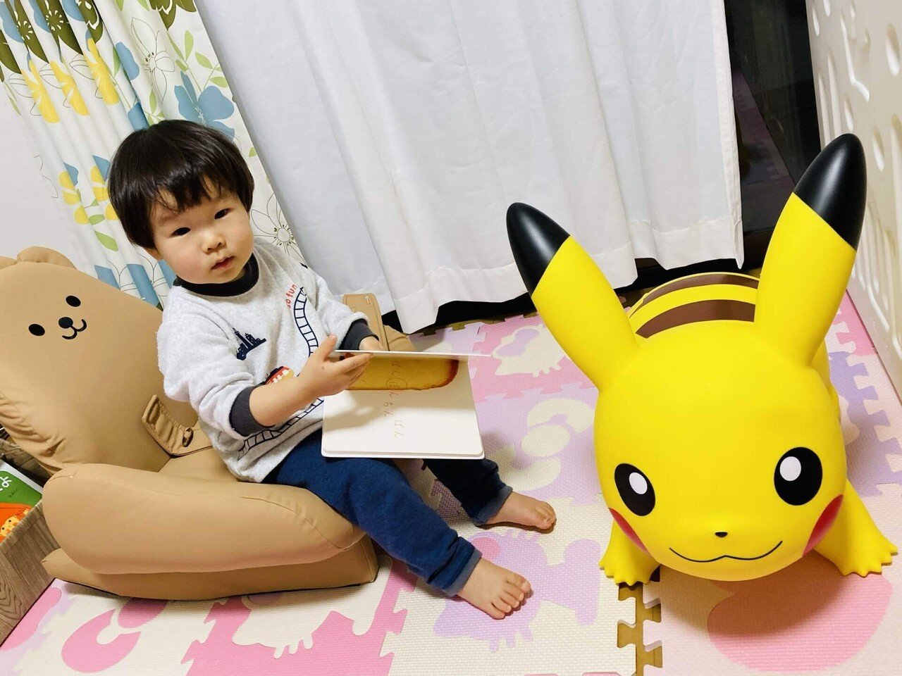 ポケモンエアー ピカチュウ ブルーナボンボン 浅黒い