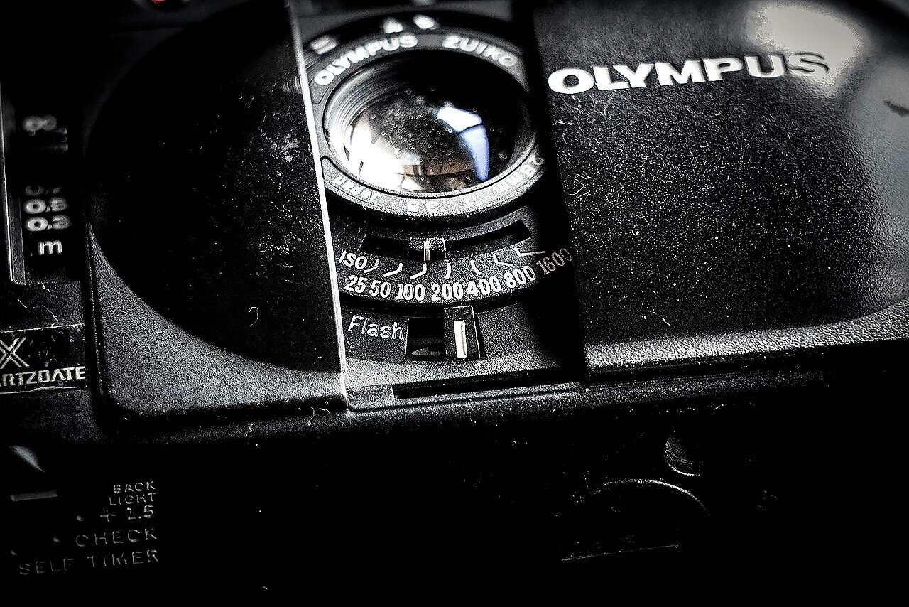 ☆オリンパス XA4 MACRO DX クォーツデート/ZUIKO 28mm 1:3.5 カメラ