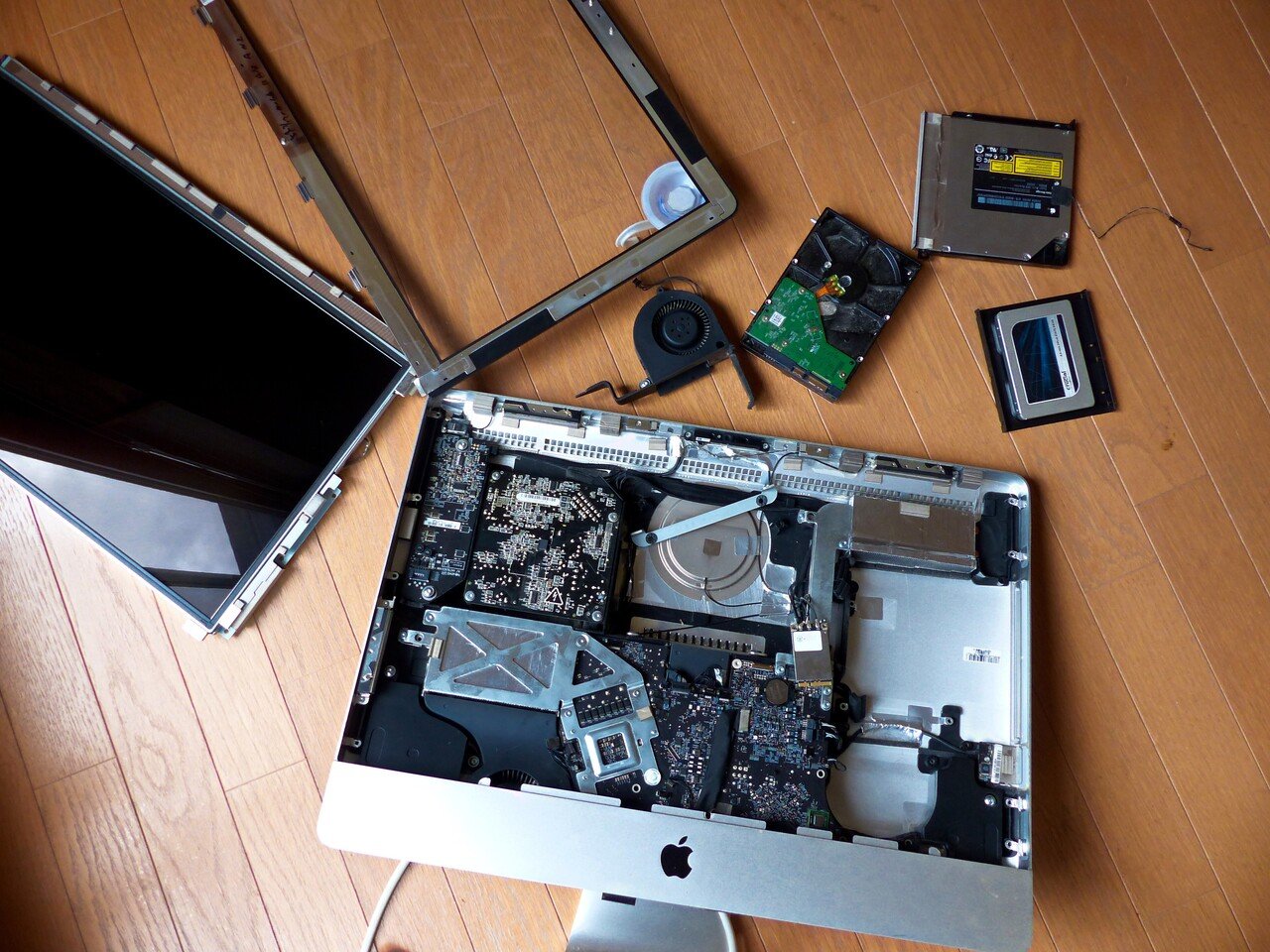 アンチApple原理主義者、iMacを液晶モニターに改造してしまう アンチApple原理主義者、iMacを液晶モニターに改造してしまう