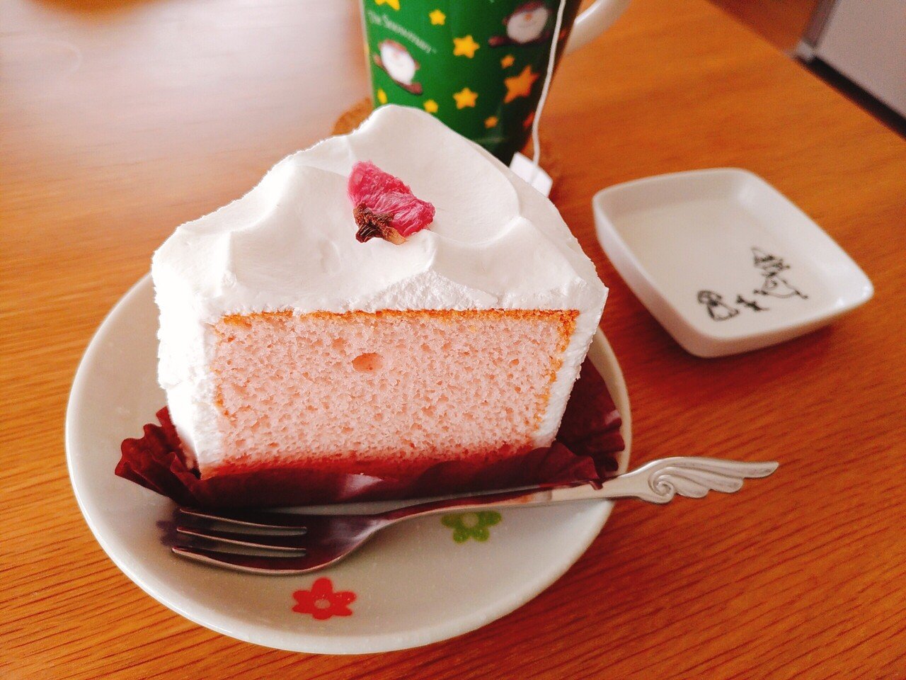 スタバの桜シフォンケーキ美味いっ なにこの優しい味 もうすごく元気でました また買ってたべたい 結局悲しい桜 に心癒やされた私 かもみーる Note スタバの桜シフォンケーキ美味いっ なにこの優しい味 もうすごく元気でました また買ってたべたい 結局悲しい桜 に心癒やされた私 かもみーる Note