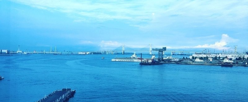 横浜港。