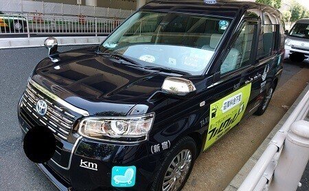 周辺のタクシーも TOKYO2020仕様です。