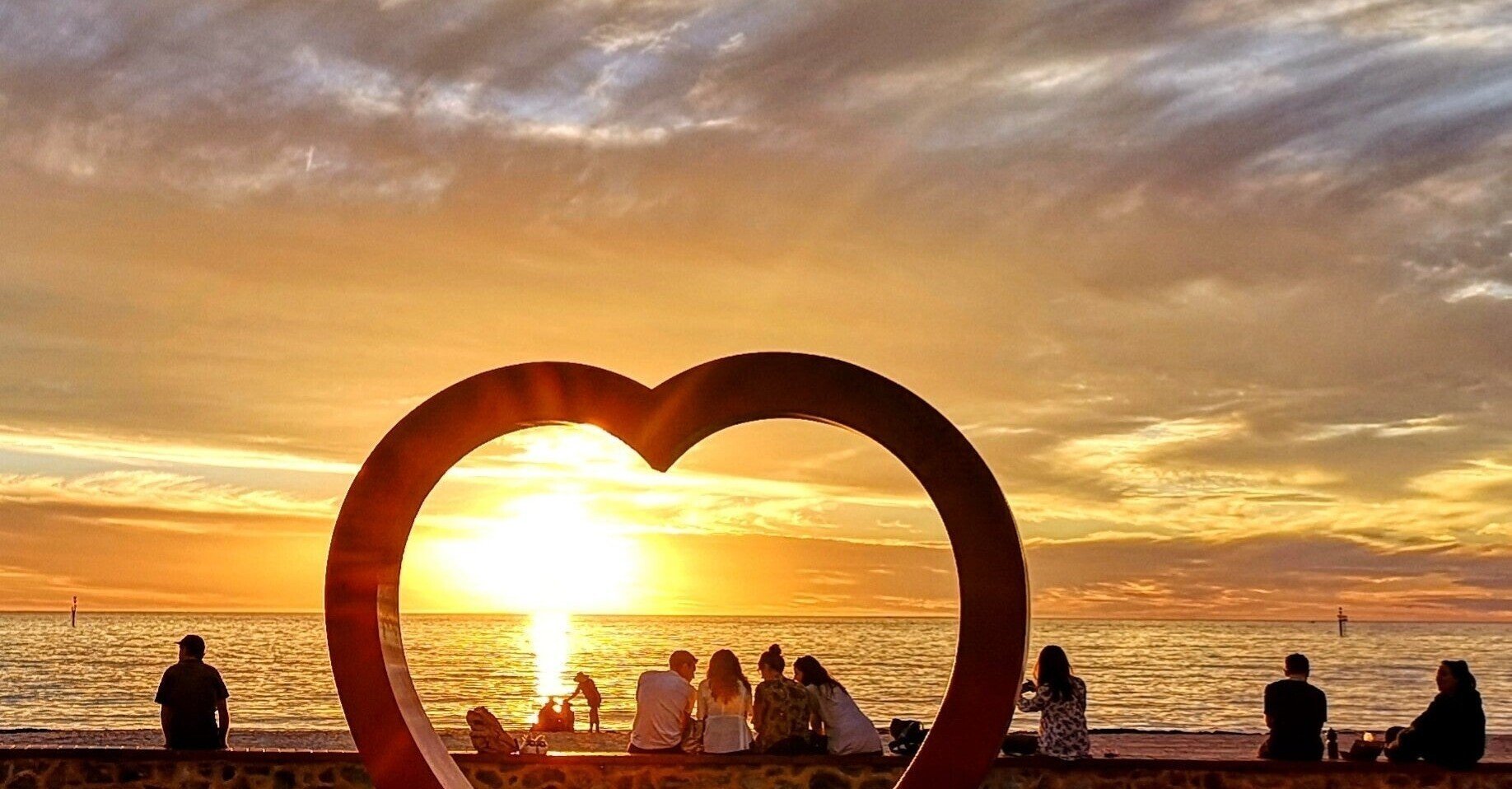 ココロカガヤキ名言集 今でも逢いたい気持ちでいっぱい そんなみじめな恋などしたくない ココロカガヤキ研究所 Note