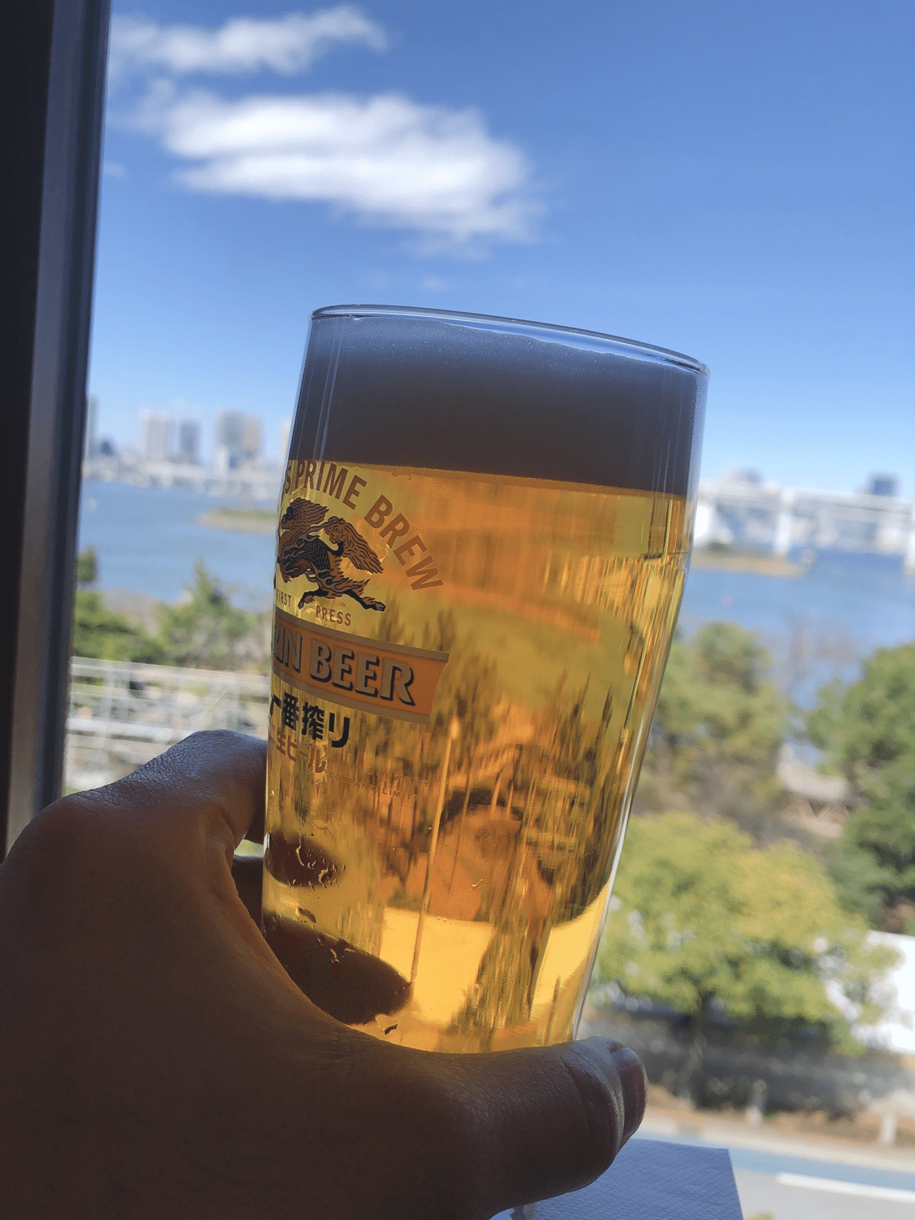 重荷 表面的な 環境保護主義者 昼 ビール わずかに アトム 野生