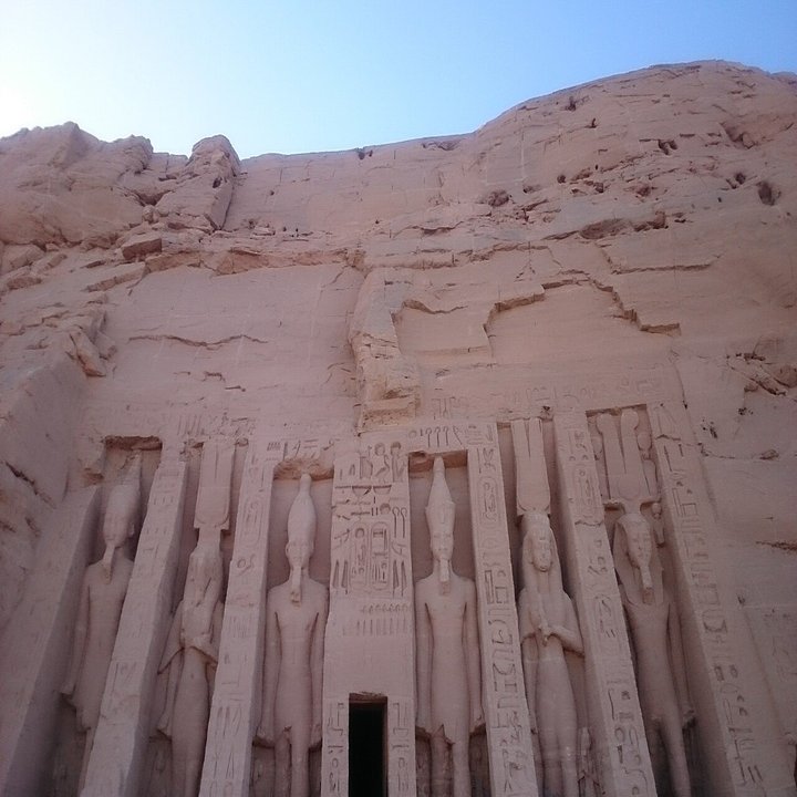エジプトの古代遺跡で 多分一番多く名前の残っている人 ラメセス2世 うしみ Note