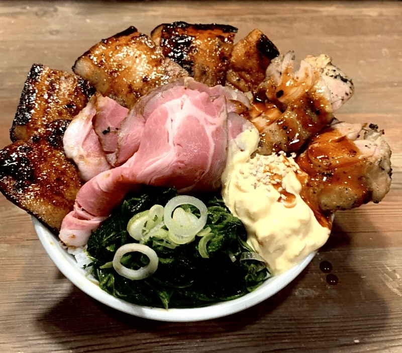 こだわりの本格炭火焼き丼 炭焼き丼専門店どんぴしゃり ワセメシの春 Note