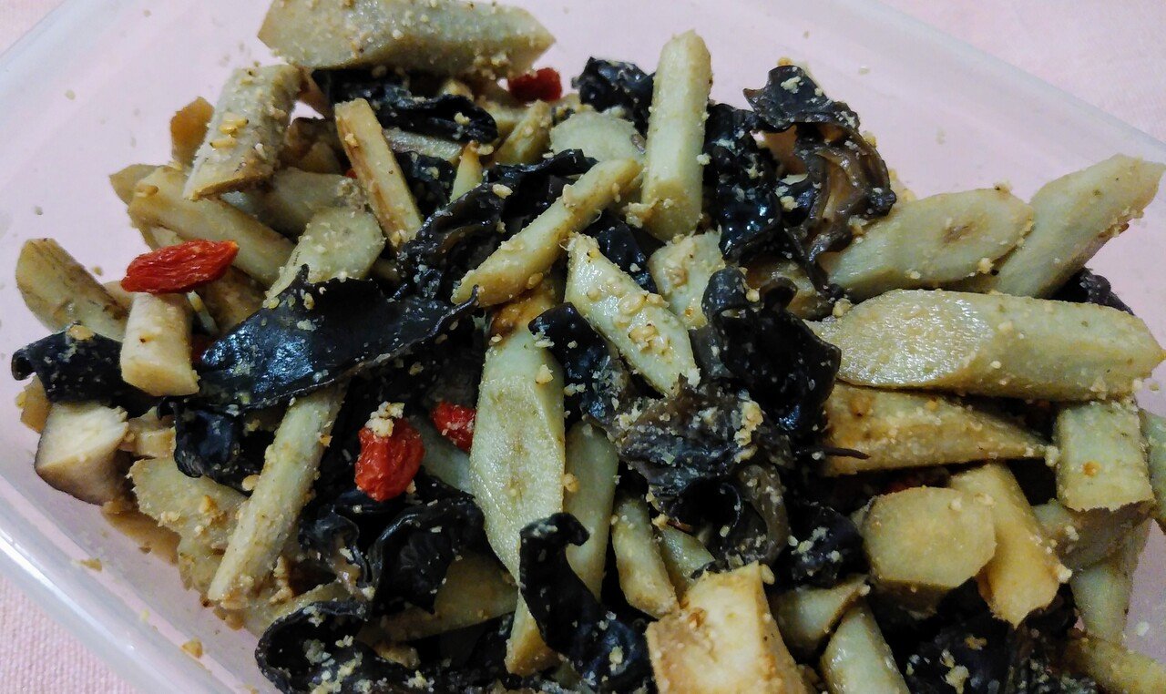 つくりおき料理 牛蒡とキノコの酢の物 牛蒡 エリンギ 水で戻した キクラゲを適当な大きさに切り スチーマーで柔らかくなる まで蒸す 具材をすべて混ぜ 酢 醤油 砂糖で和える 仕上げにすりごま お好み いしころ Note