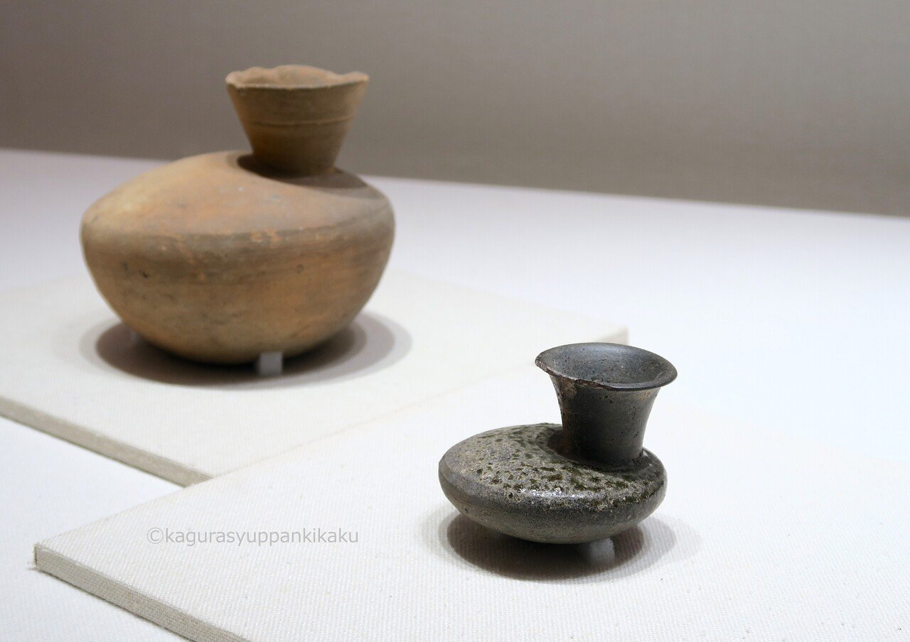 シリア土器 独特なデザイン 陶器 怪しい人」 色んなところにいる 2025 陶土、酸化金属、釉薬、顔料