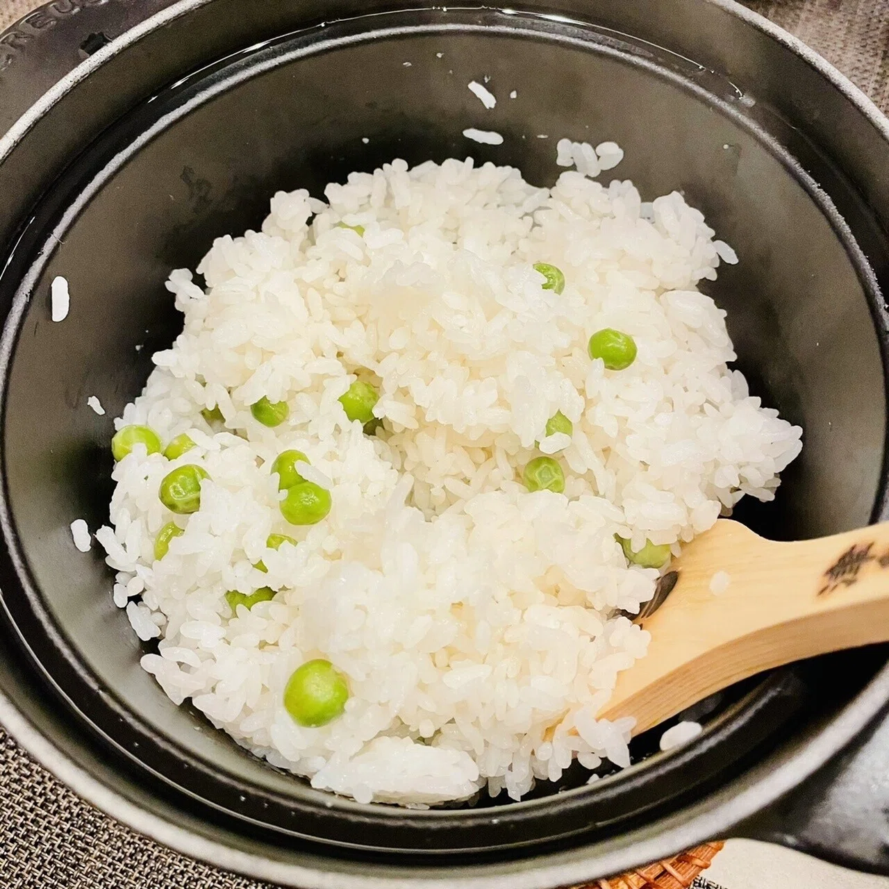 ル・クルーゼで「豆ごはん」を炊いてみた🍚|Yukihiro🧸 ル・クルーゼで「豆ごはん」を炊いてみた🍚|Yukihiro🧸