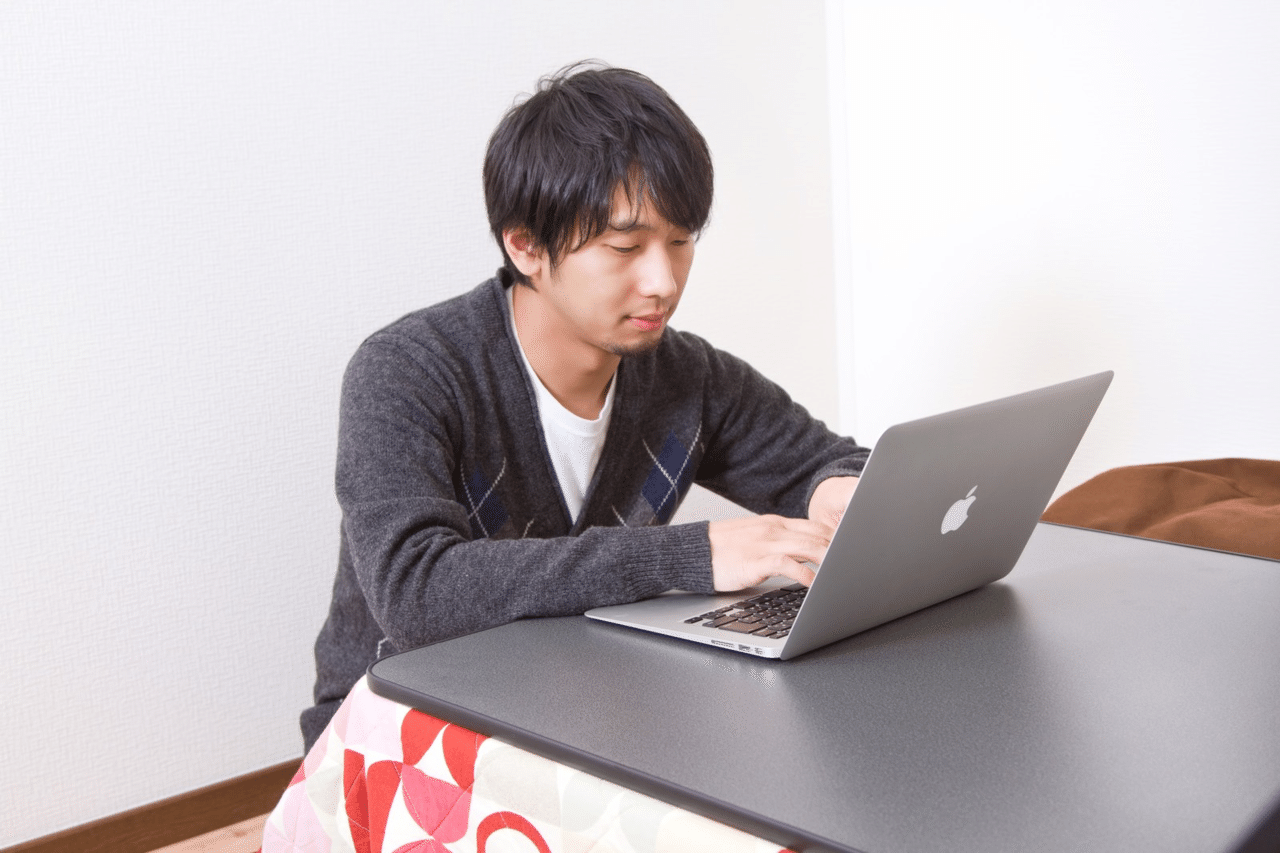 座る姿勢 男性