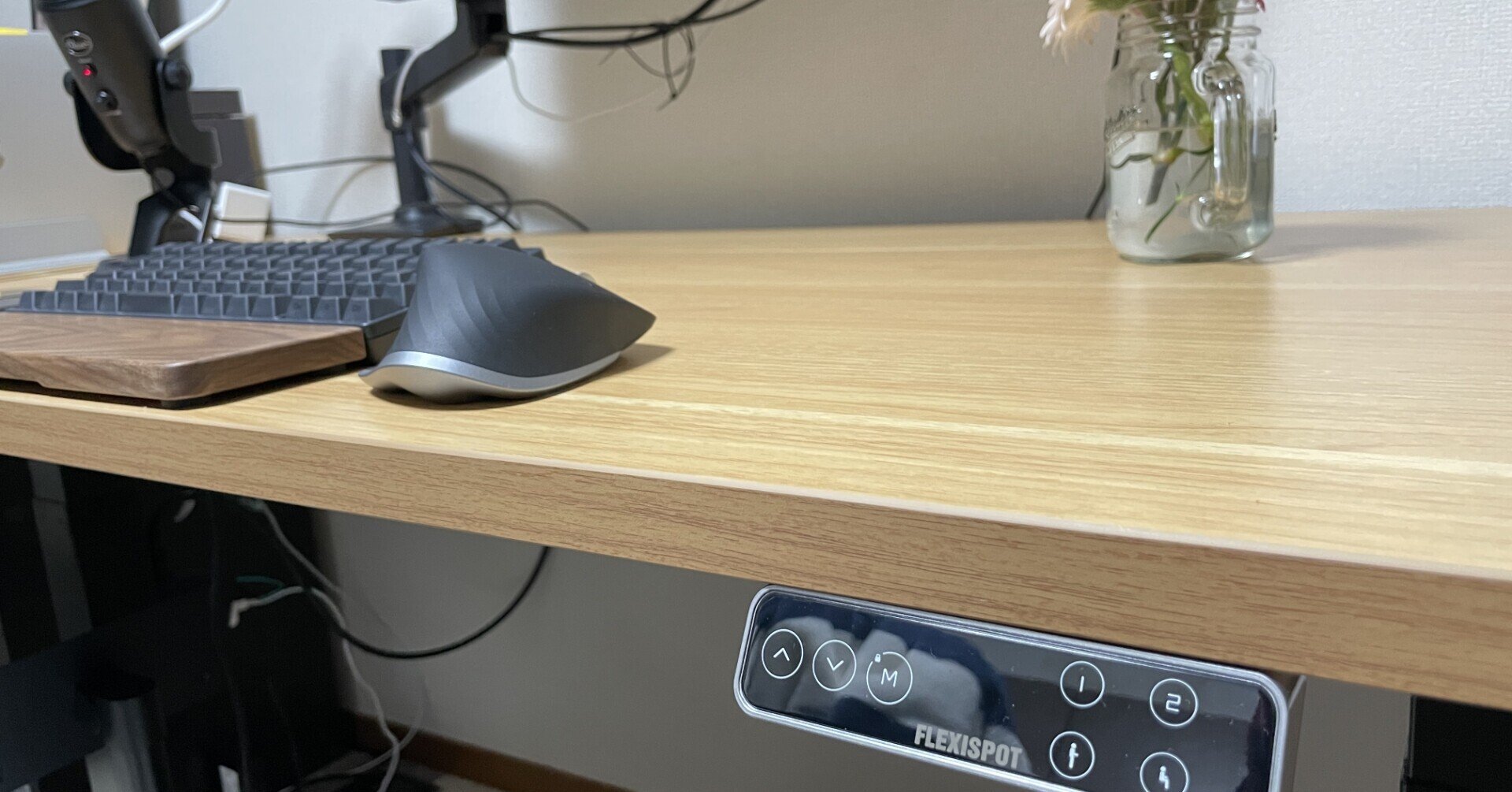 生産性と運動不足を解消するためスタンディングデスク[FlexiSpot E7]を