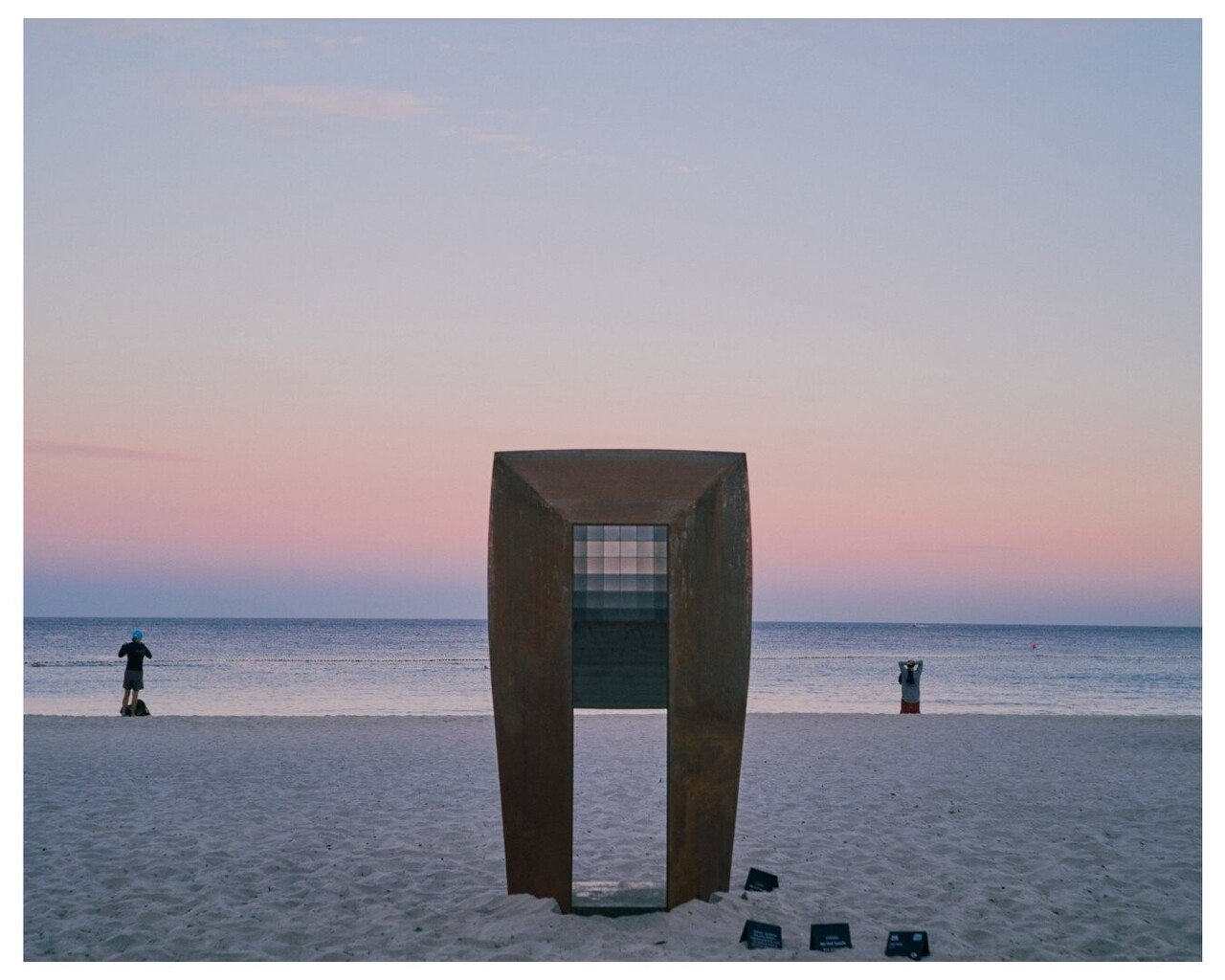 ピンクアワーと浜辺のアート展｜otosuru