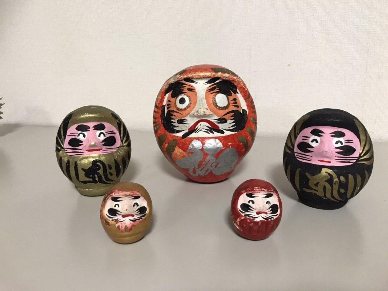 だるまさんが好きな私 なんでだろう 転んでも また起きるからかなぁ 願掛けで 事業に成功したら 目入れをするというけど 一度も 入れたことない なぁ どうせ これからもないだろうから 目入れやめて 笑顔の 藤本裕子 Note だるまさんが好きな私 なんでだろう 転んでも また起きるからかなぁ 願掛けで 事業に成功したら 目入れをするというけど 一度も 入れたことない なぁ どうせ これからもないだろうから 目入れやめて 笑顔の 藤本裕子 Note