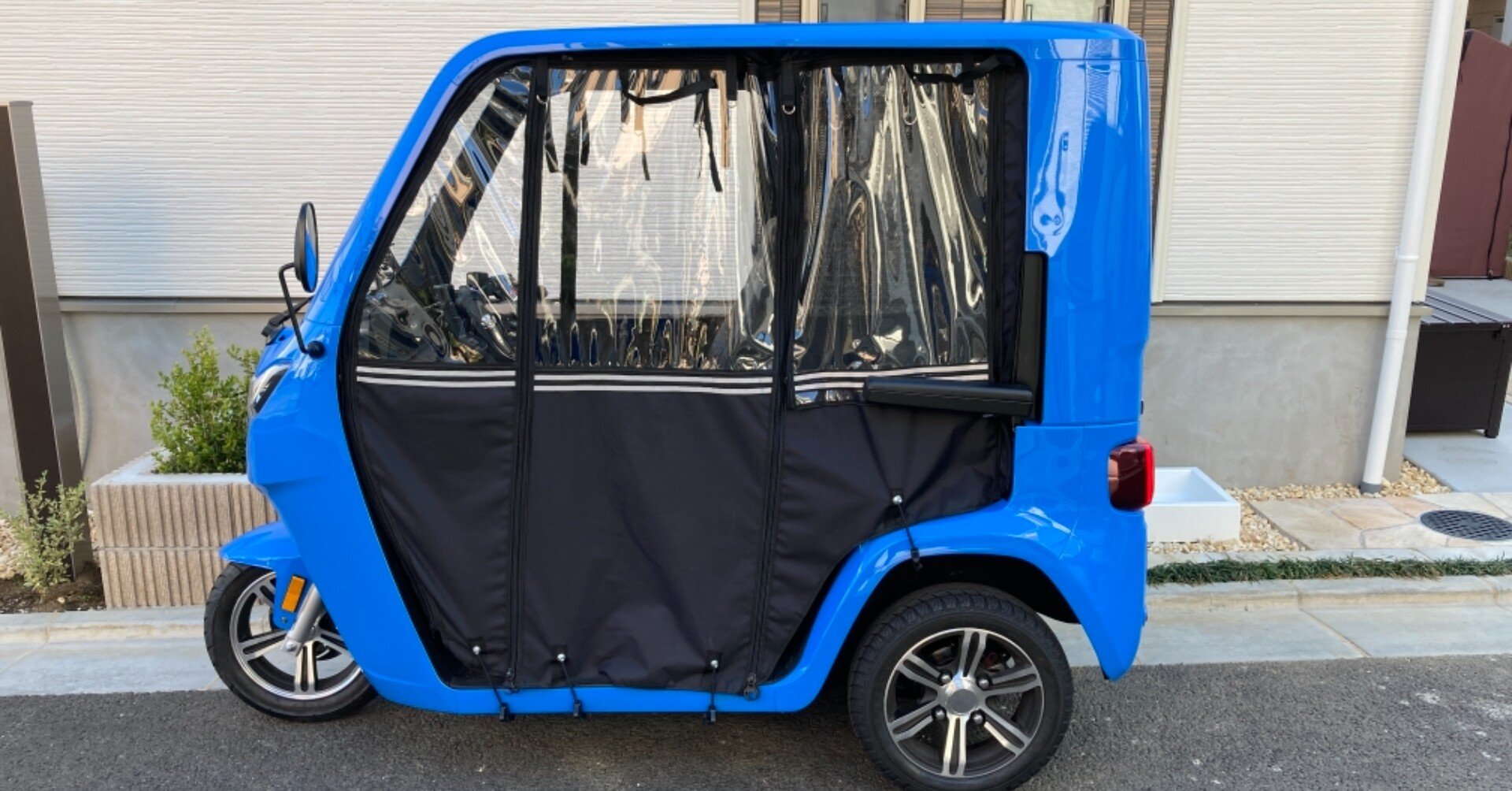株式会社アクセス LAVITA 3人乗り EVトゥクトゥク 側車付き軽二輪