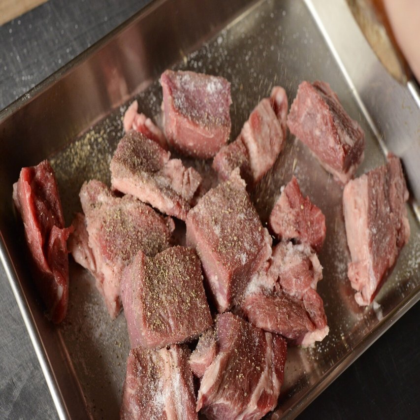 プロが教える 絶品キャンプレシピ 46 牛バラ肉のカリカリポワレ バルサミコと赤ワインのソース ソトレシピ