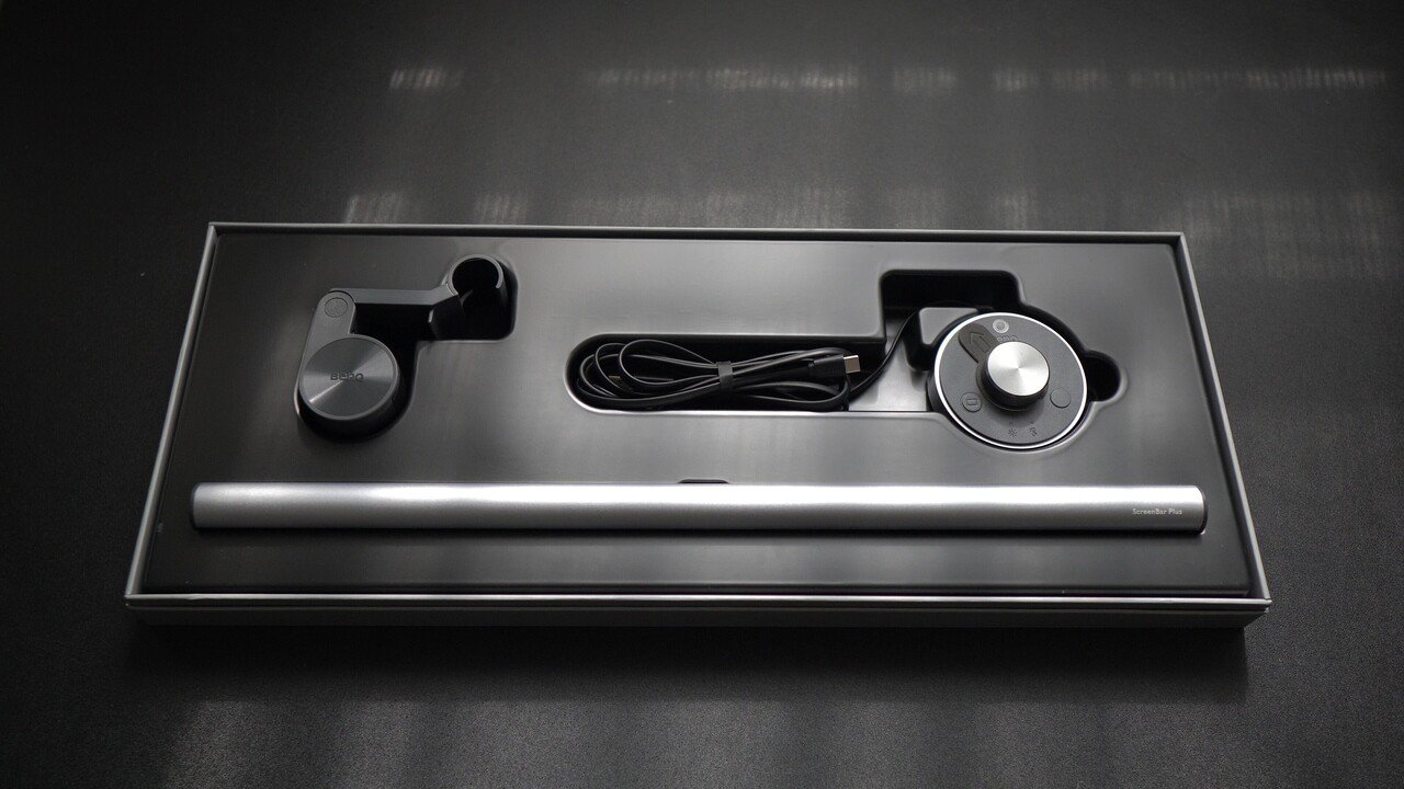 スマートで便利な「BenQ ScreenBar Plus」をレビュー【デスクライト