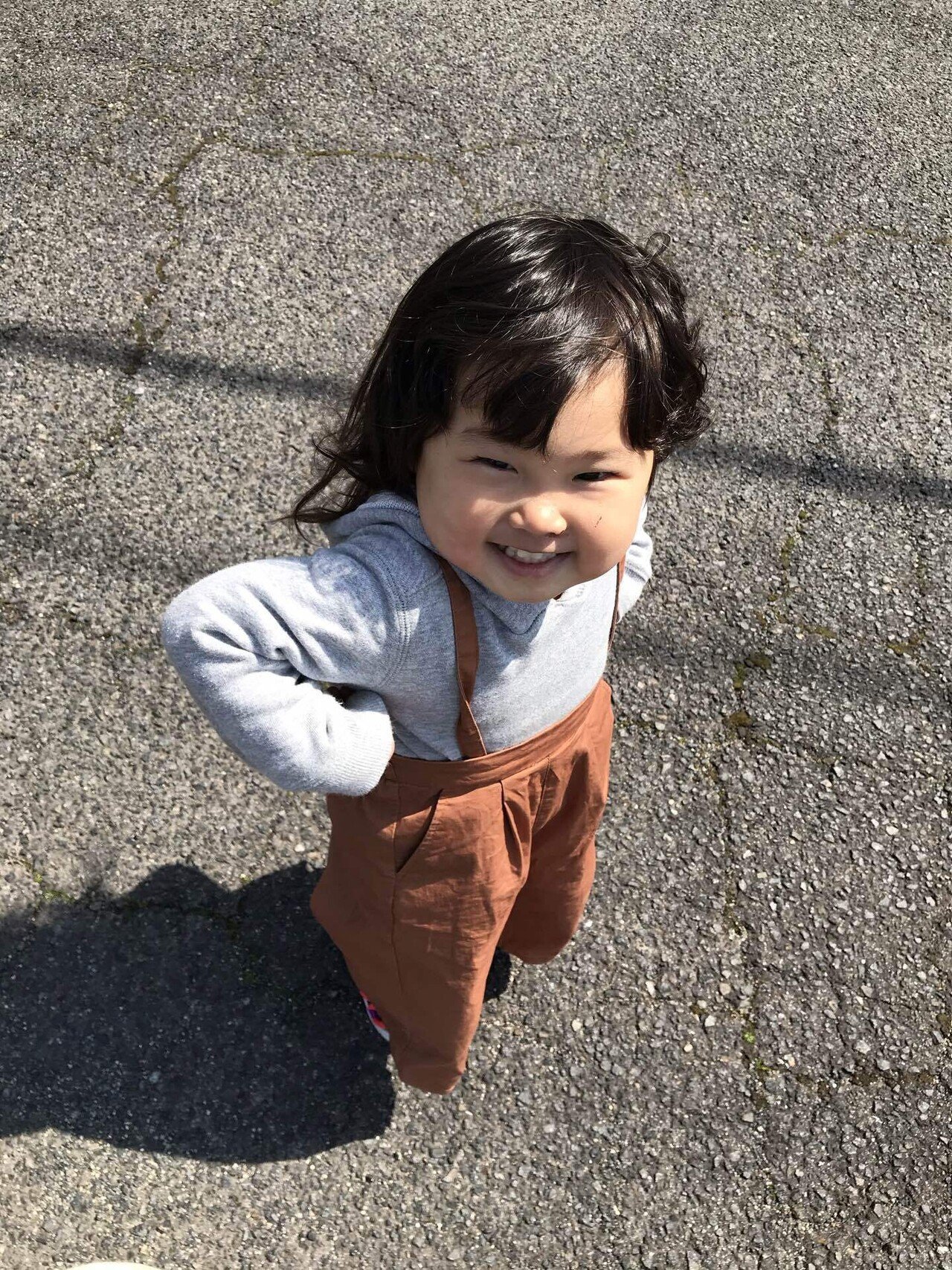 我が子は可愛い きっとどの親も言うんだろう どんな子でも 時にイラッとしても 結果可愛いんだ 好きな仕草や可愛い ポイントは人それぞれあるんだろうな うちの2歳児はハニカむ笑顔と雰囲気誤魔化しが子憎たらし だいすけ Note