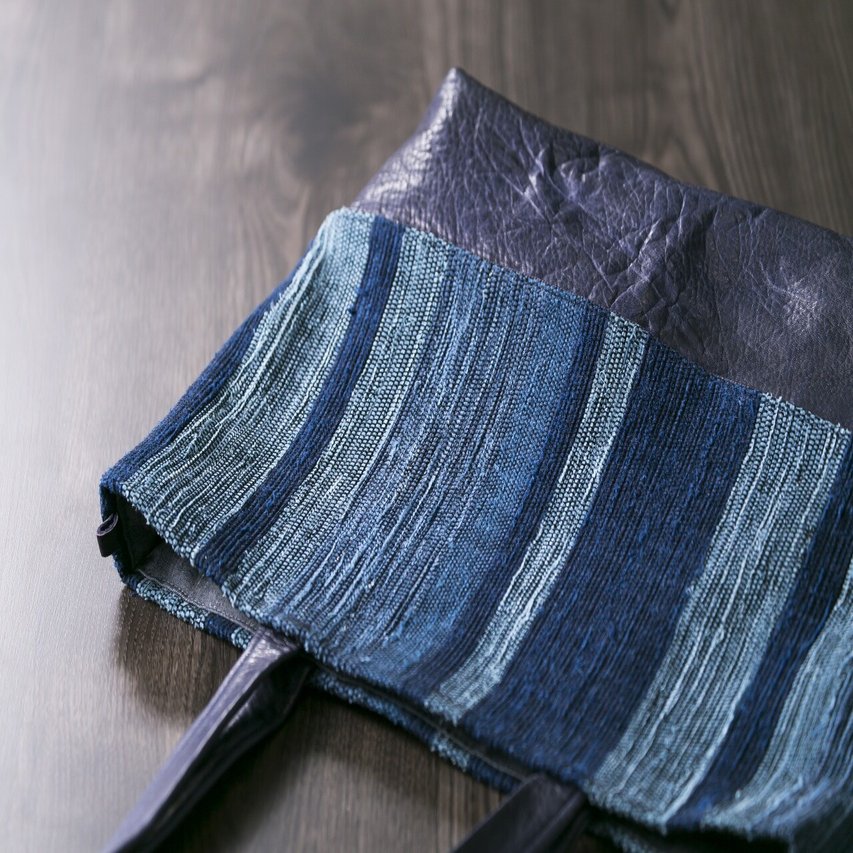 織り重ねられた布が偶然の綾を紡ぎ出す。テキスタイルスタジオ村上が