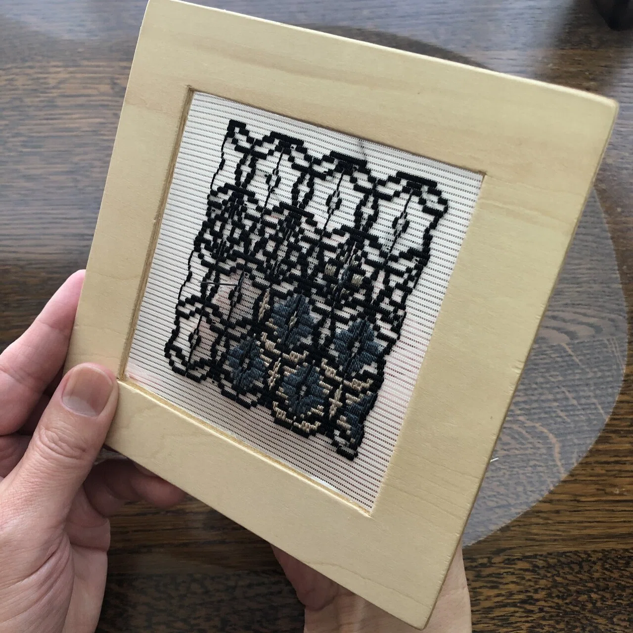 貴族に愛されてきた刺繍「絽ざし」を、わたしたちの日常の楽しみに