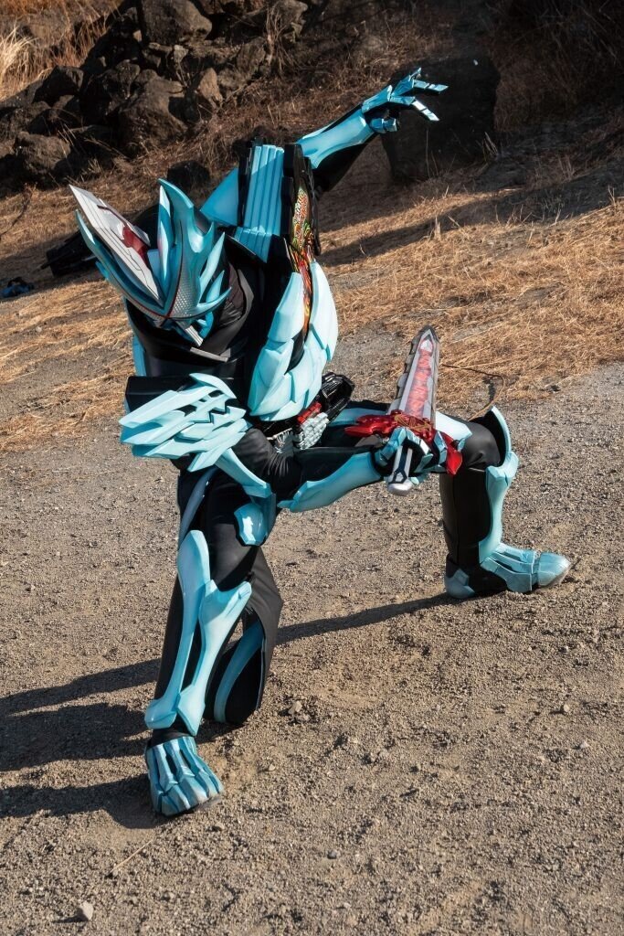 仮面ライダーセイバー　プリミティブドラゴン　姿