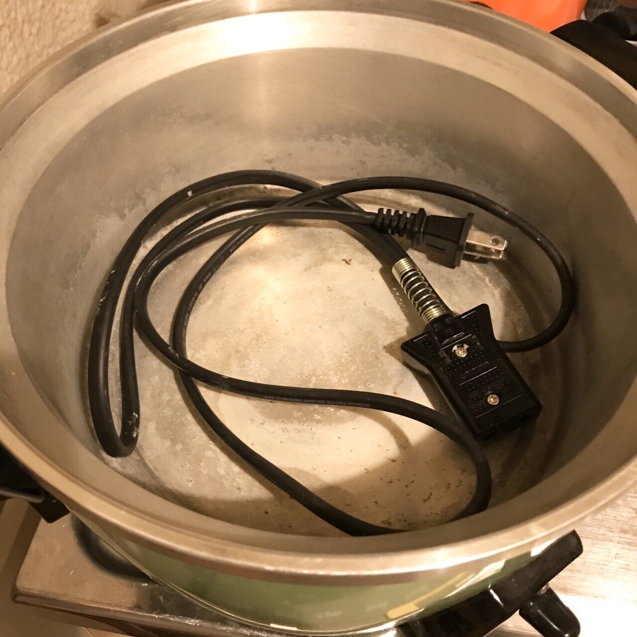 電鍋は見た目が大事！？日本限定進化版「黄蘗（きはだ）色」｜#おうち