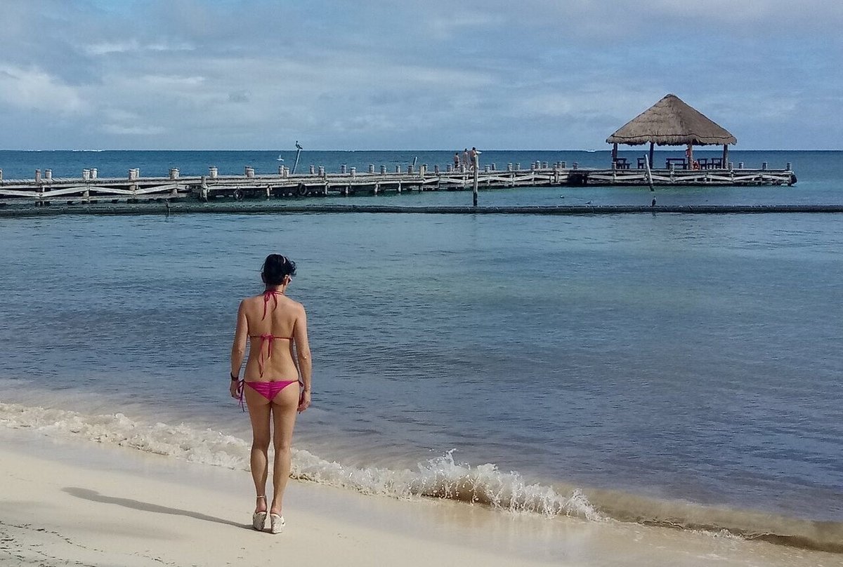 不倫人妻海水浴水着姿 
