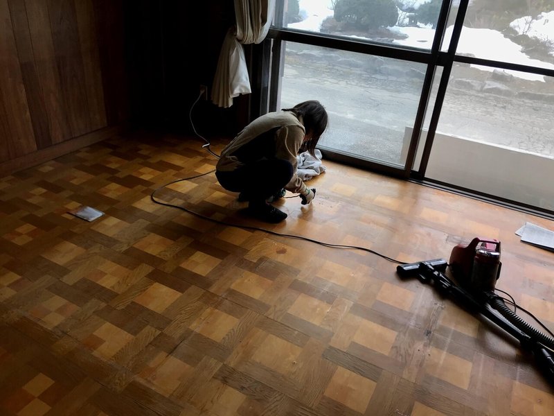 リビングの床をdiy カーペット 床暖を外してクッションフロア貼り 吉田拓実 さいこうファーム Okhotsk Bihoro Note
