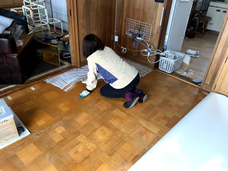 リビングの床をdiy カーペット 床暖を外してクッションフロア貼り 吉田拓実 さいこうファーム Okhotsk Bihoro Note
