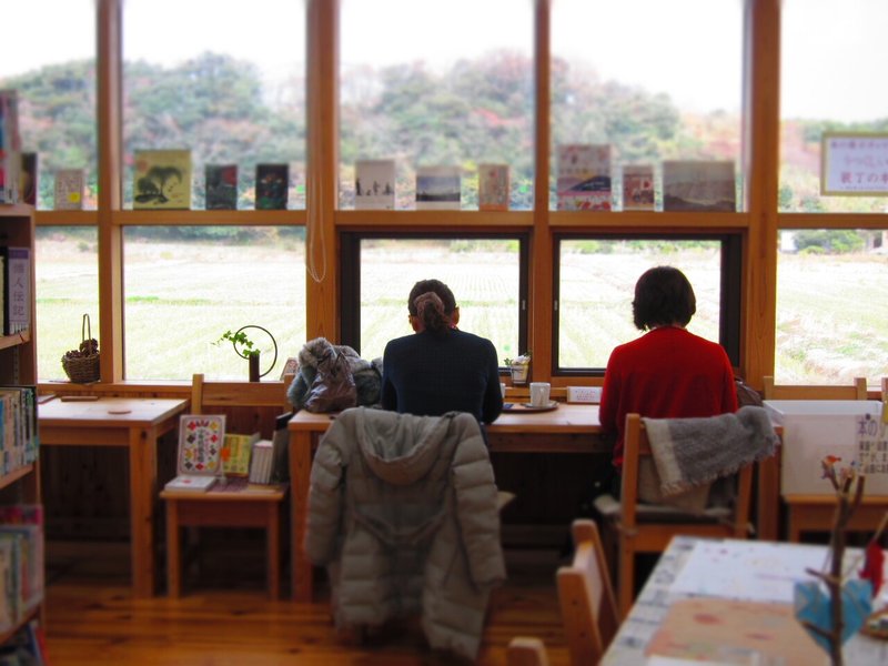 海士町図書館内