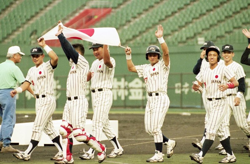 第１８回アジア野球選手権決勝戦、日本×韓国、仁志敏久（左端、９５年９月）