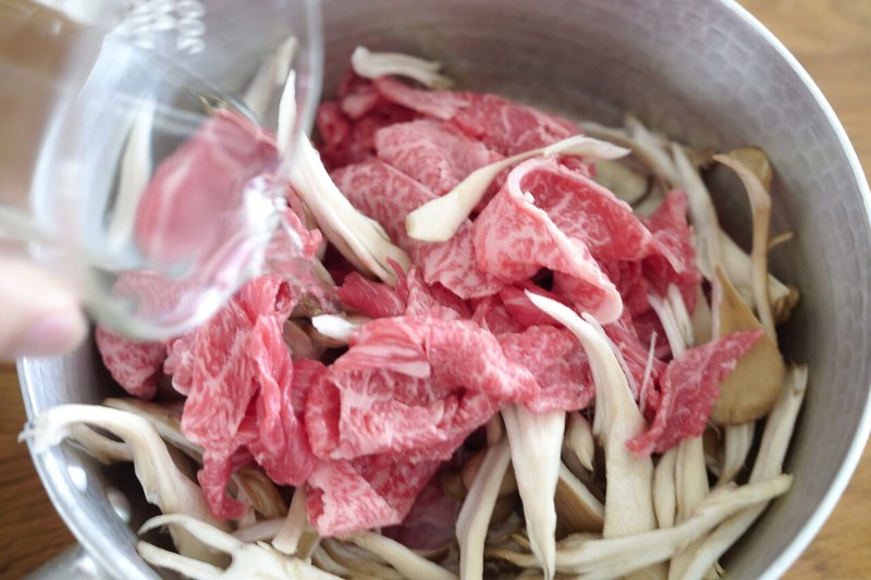 牛肉と舞茸の味噌煮 樋口直哉 Travelingfoodlab Note