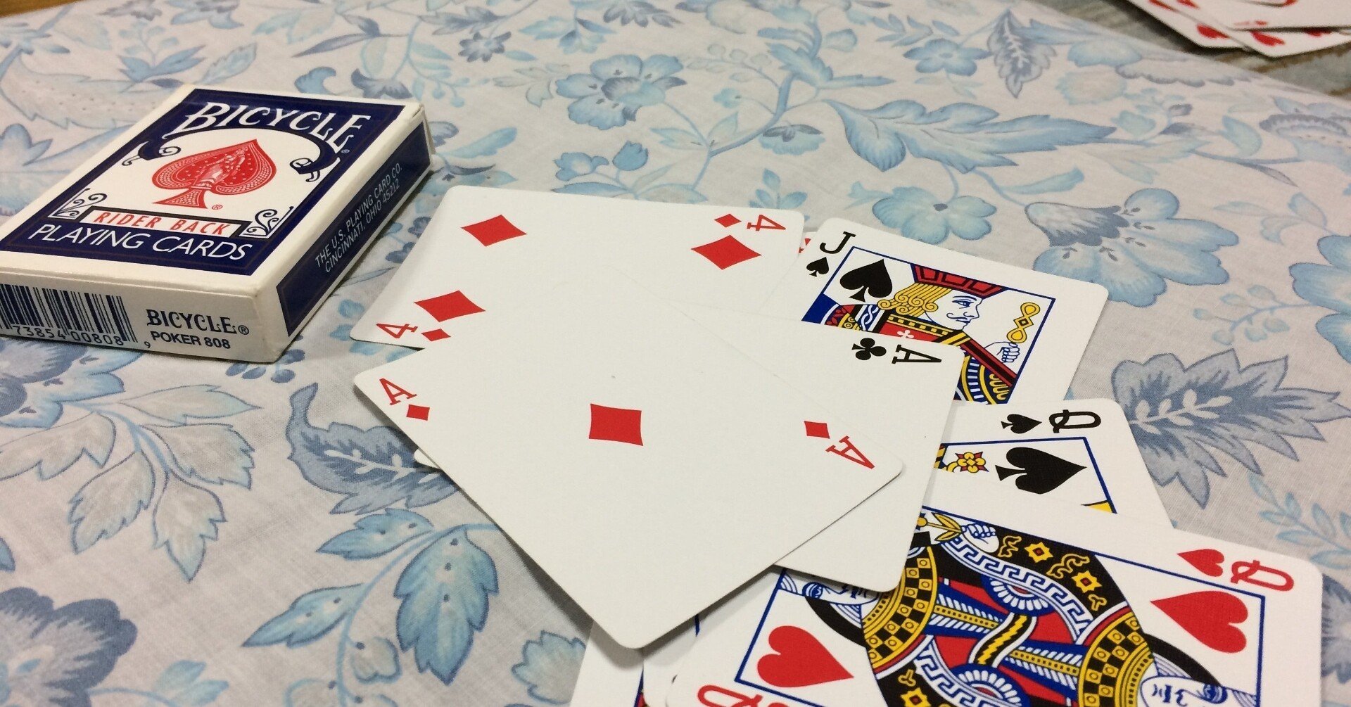 ポーカーゲーム ポーカーのルール | ゲームのルールを覚えて PokerStars™ で勝とう