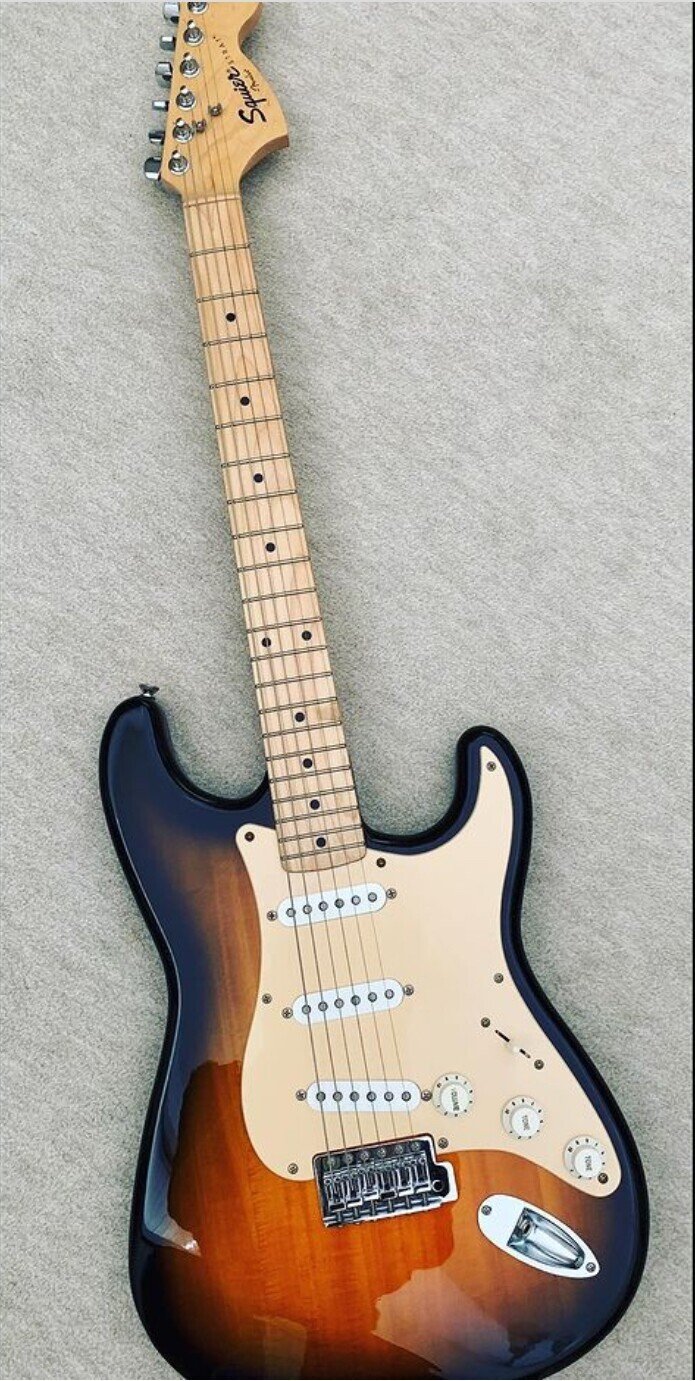 Squier【Stratocaster エレキギター クリーム】 （Squier by
