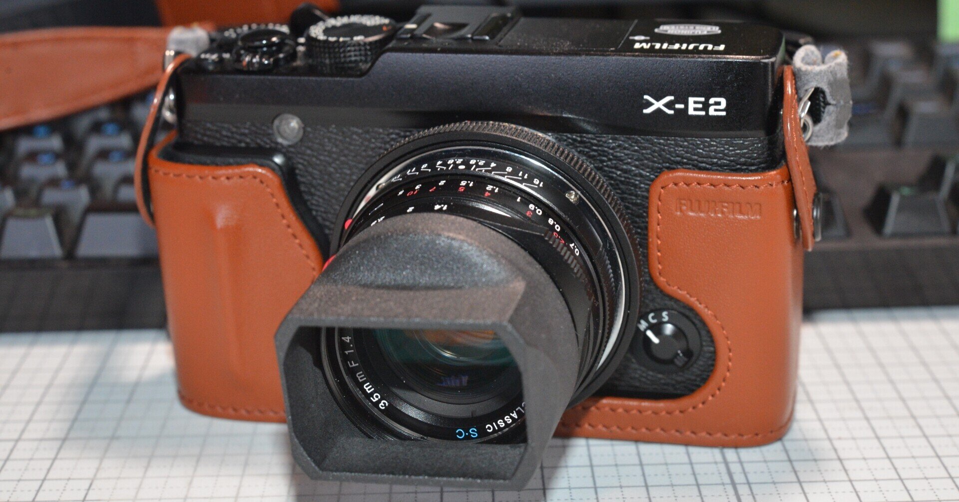 Voigtländer NOKTON Classic 35mm F1.4のAPS-C用角型レンズ Voigtländer NOKTON Classic 35mm F1.4のAPS-C用角型レンズ