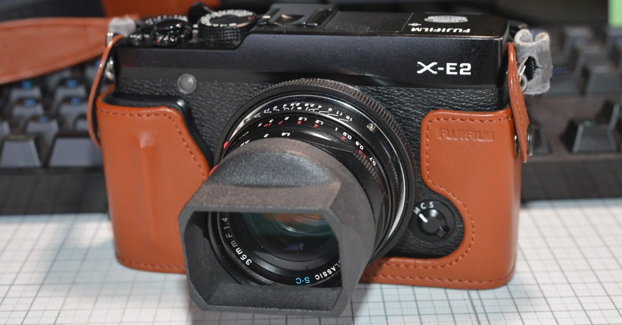 Voigtländer NOKTON Classic 35mm F1.4のAPS-C用角型レンズフードの 