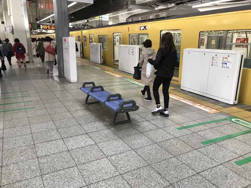 駅のベンチ探検隊 4 西武線 池袋駅3番線のベンチ Savvy Channel Note