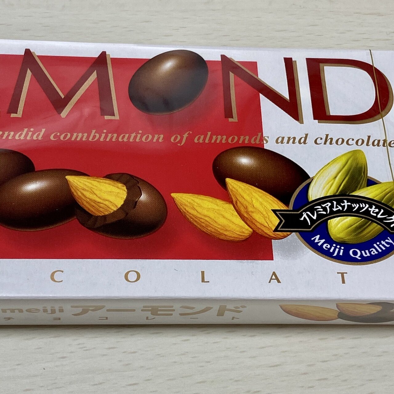 左利き用アーモンドチョコ｜日向田 寧々(hinata nene)