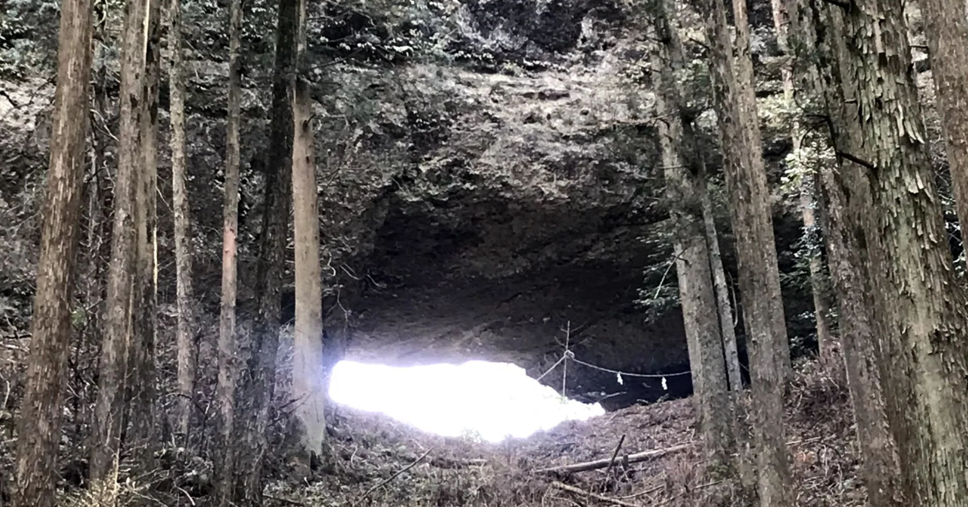 穿戸岩 上色見熊野座神社 南阿蘇 Isao Note
