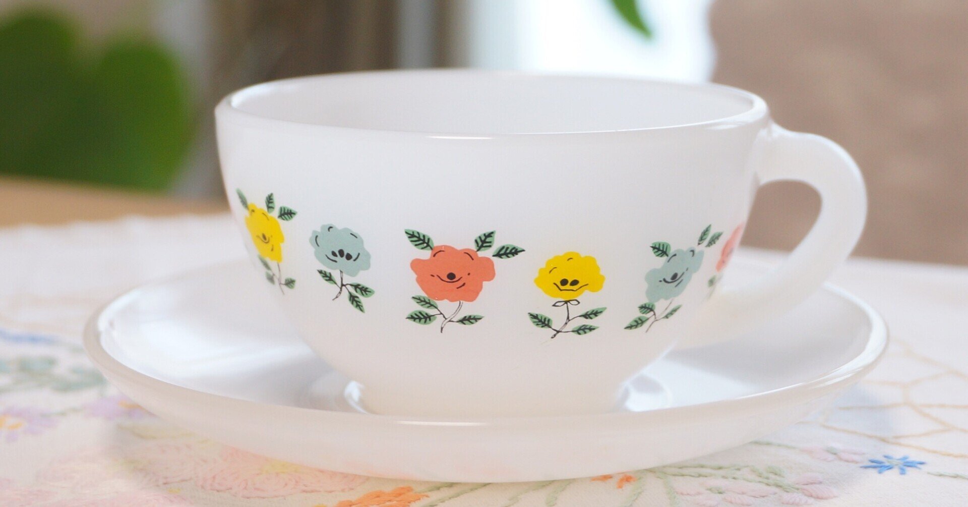 美しい透け感が魅力のミルクガラス｜NONtic / WEBデザイナー